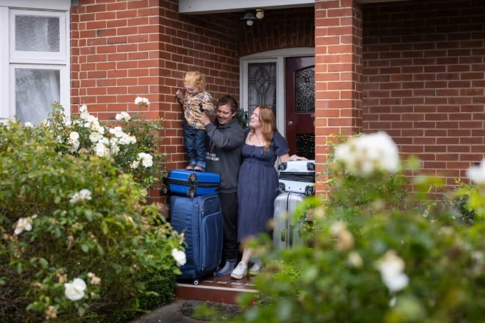 Wave of New Zealanders Leaving the Country Amid Rising Economic Strain