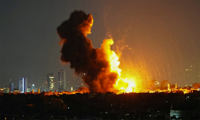 Israel launches intense airstrikes on the outskirts of Beirut