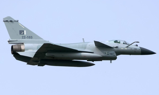 India and Pakistan Deploy Over 120 Fighter Jets in Aerial Clash
