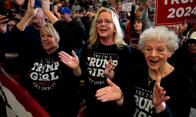 Working-Class White Women Give Working-Class White Women Give Trump an EdgeTrump an Edge