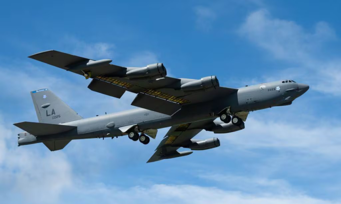 The United States Deploys More Warships and B-52 Bombers to the Middle East