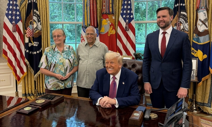 Trump Welcomes Pope Leo XIV’s Brother to the White House