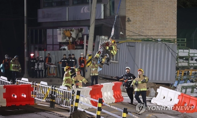 South Korea Rescues Survivor After 13 Hours Trapped in Subway Tunnel Collapse