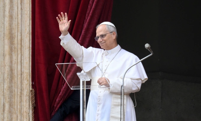 Pope Leo XIV Urges World Leaders to “Stop the Wars” in First Sunday Address